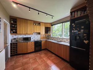 KITCHEN- click for photo gallery